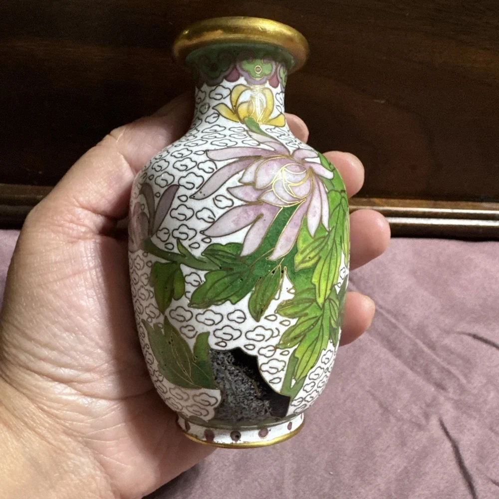Bulb Vase Beautiful Flowers 5" tall. Small Damage See Picture. - Picture 4 of 11